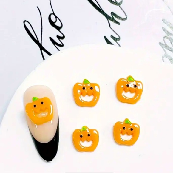 🎃🆕 Halloween Tiny Pumpkin Flat Back Nail Charms - Picture 3 of 6